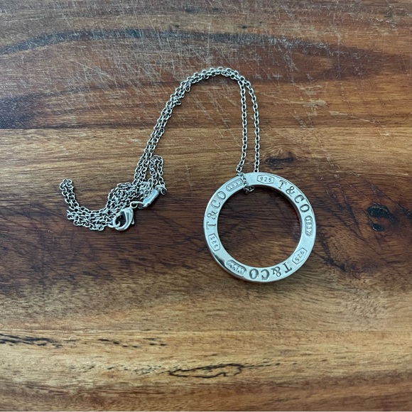 Authentic Tiffany & Co Large Circle Pendant with 18’ chain. - Picture 3 of 10